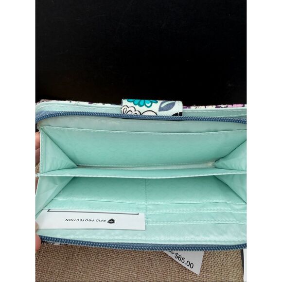 NWT Vera Bradley RFID Wallet in Penelope’s Garden - Picture 6 of 10